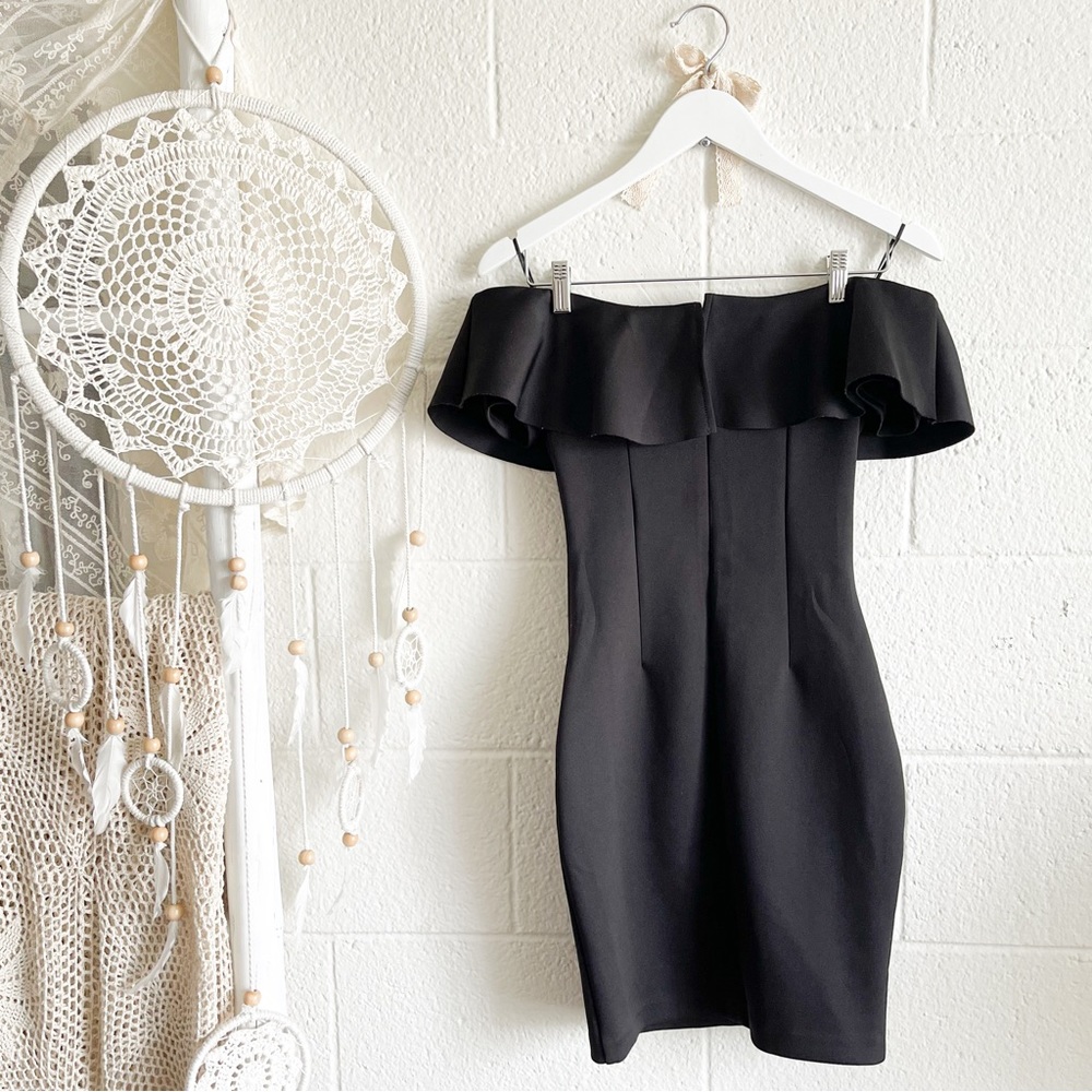 Guess Black V-Neck Ruffle Off Shoulder Mini Dress - Picture 5 of 13